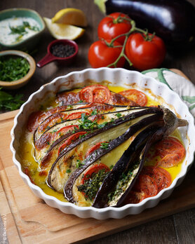 Gebackene -Aubergine mit Dip