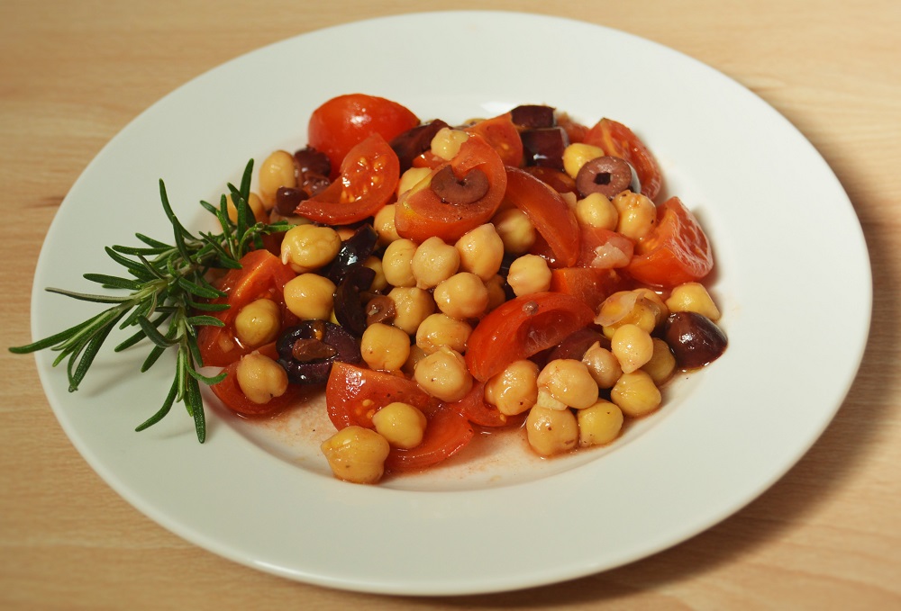 Tomatensalat mit Kichererbsen