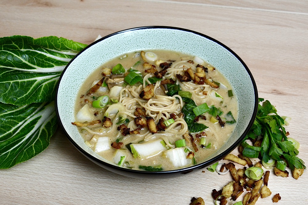 Kokos-Miso-Ramen mit Tofu