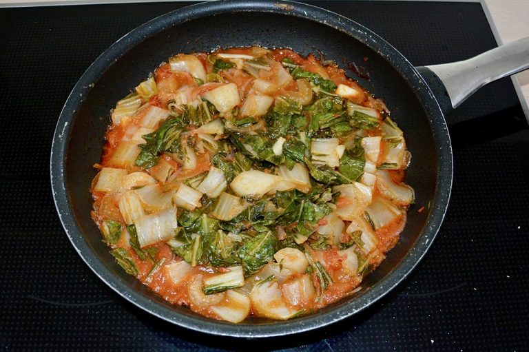 Pak Choi mit Tomatensauce