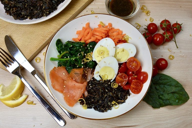 Spinat-Lachs-Bowl