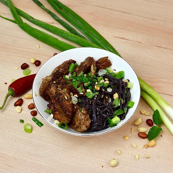 Produktfoto zu Reisnudeln mit gegrilltem Schweinefleisch - Bún thịt nuong