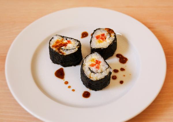 Produktfoto zu Sushi mit Paprika und Frischkäse