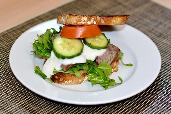 Produktfoto zu Sandwich mit Rucola und Rumpsteak