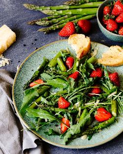 Rezept Spargel-Erdbeer-Salat mit Rucola